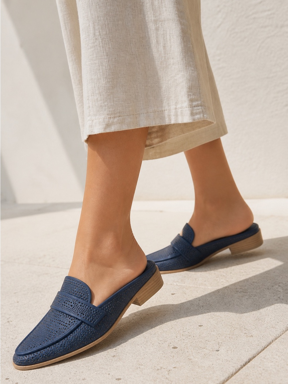 Vince Camuto Blue Perforated Leather Mule Loafer Slip-On Size 6
